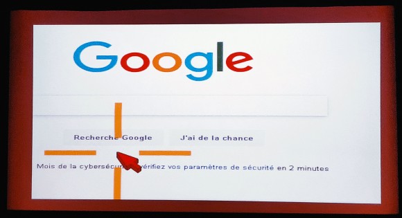 Capture d'écran de la page Google avec un curseur placé en dessous du bouton "Recherche Google"